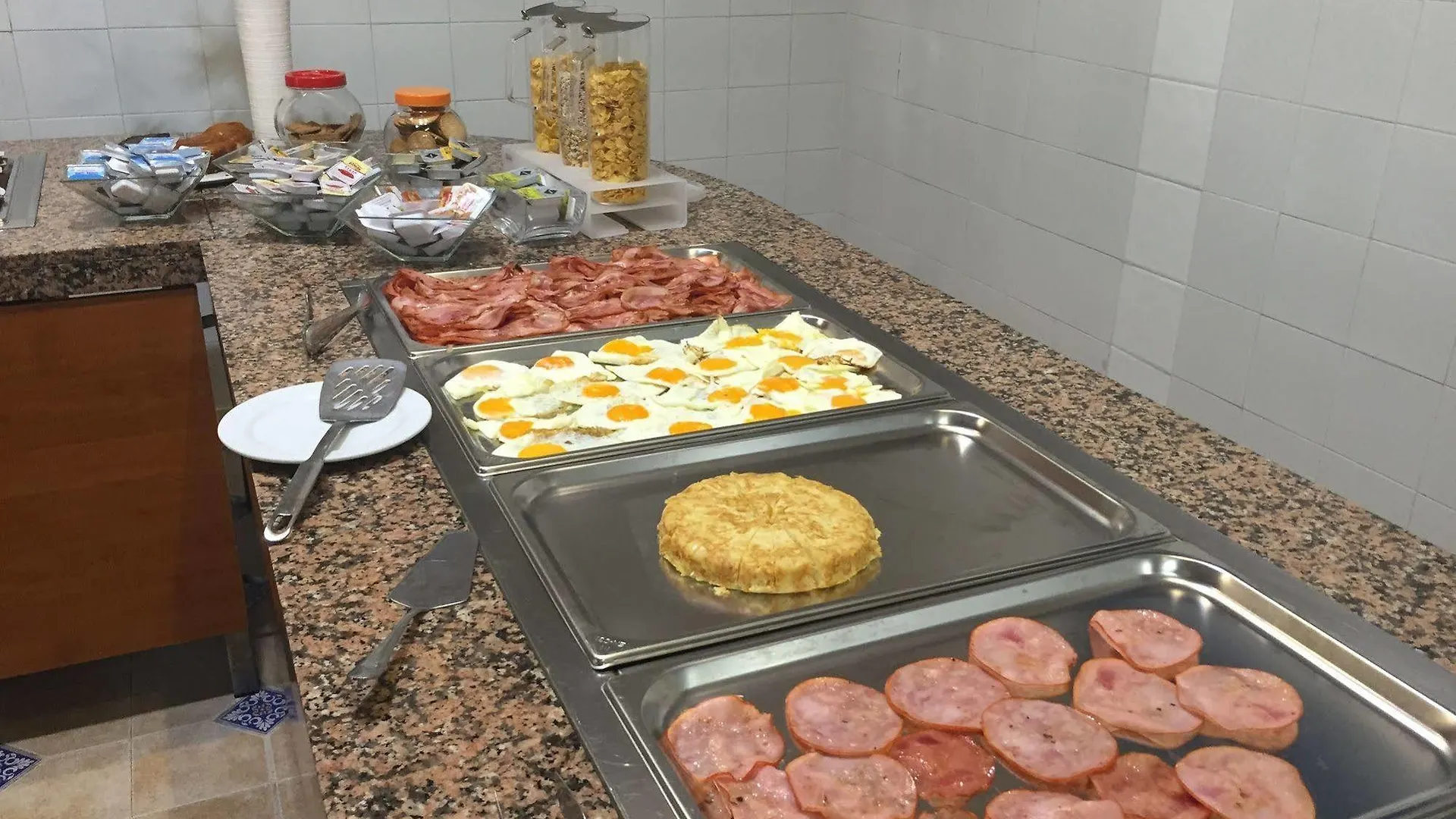 ***  Hotel Carmen Teresa Torremolinos İspanya